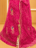 Arpita Rai bandhej Rajputi Poshak
- Rani - Image 2